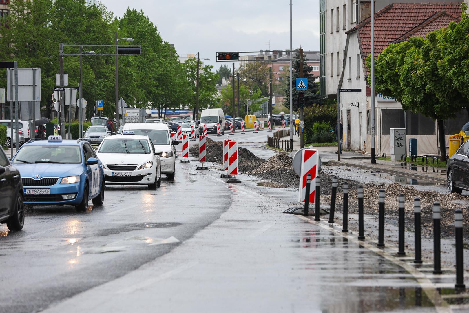 Iz Grada poručuju da će projekt dugoročno donijeti sigurniju opskrbu vodom i kvalitetniju prometnu infrastrukturu.