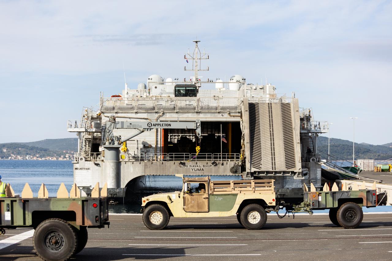 Zadar: U luku Gaženica stigla američka vojna oprema za vježbu Immediate Response 21
