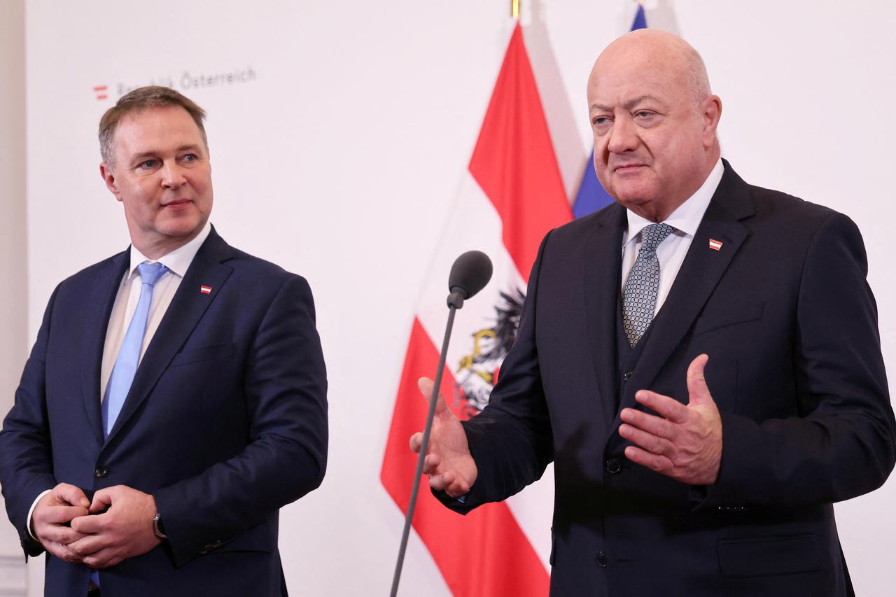 Austrian cabinet holds policy retreat