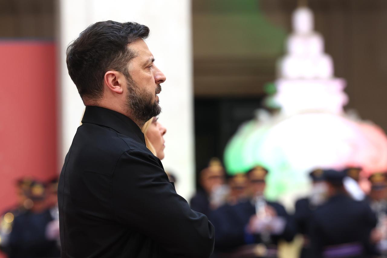 Politics: Giorgia Meloni receives Volodymyr Zelensky at Palazzo Chigi.