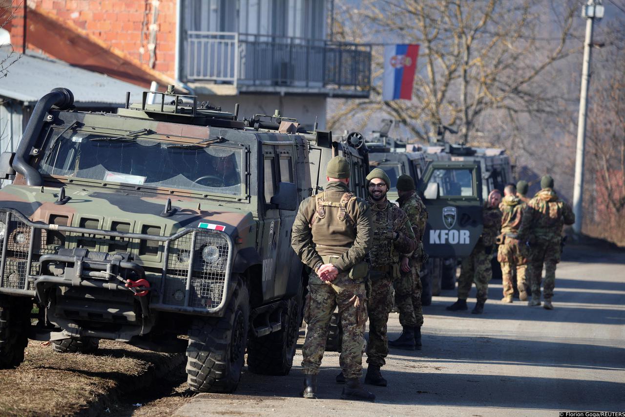 Tensions remain high as roads in northern Kosovo still blocked