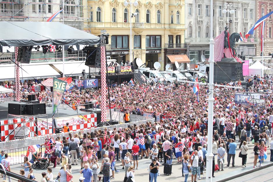 Doček hrvatske reprezentacije na Trgu bana Jelačića u Zagrebu