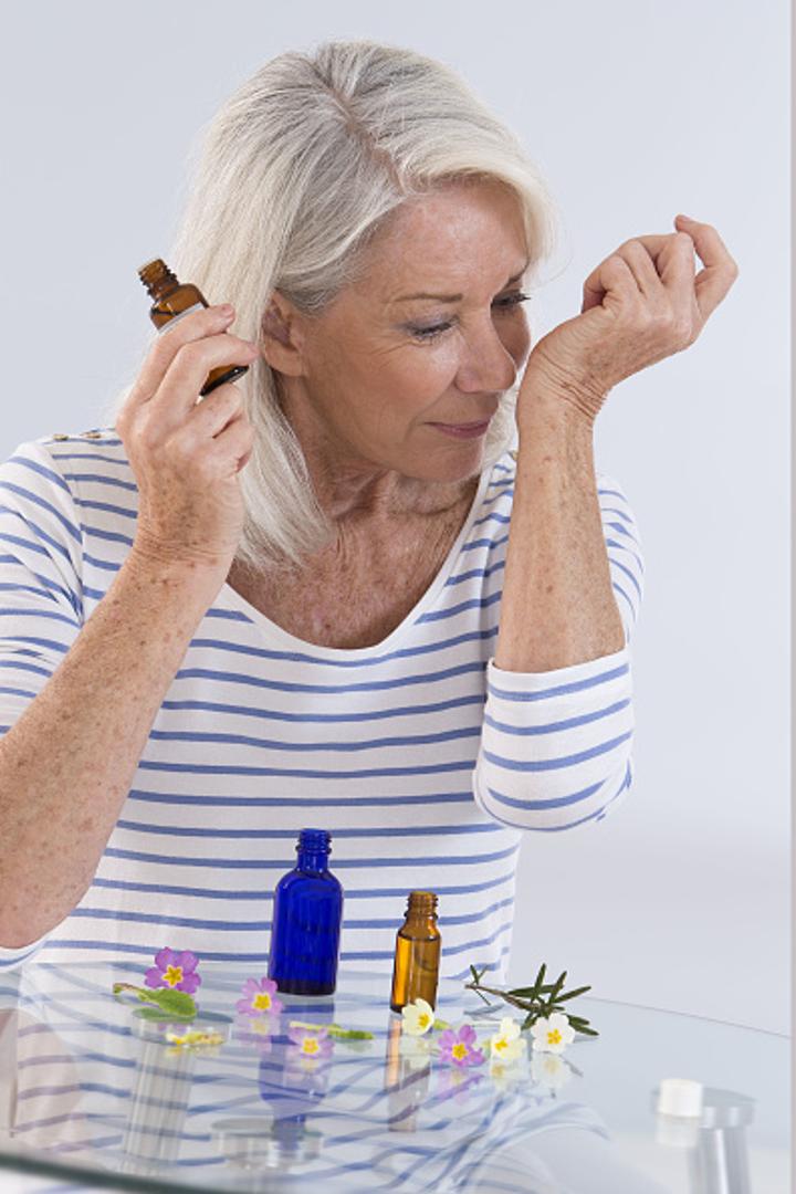 Tijekom istraživanja  39 posto ispitanika starije dobi koji nisu mogli osjetiti mirise ruže, metvice i naranče, umrli su ranije u usporedbi s onih 19 posto koji su te mirise ipak slabo osjetili te 10 posto onih koji su ih osjetili potpuno. 