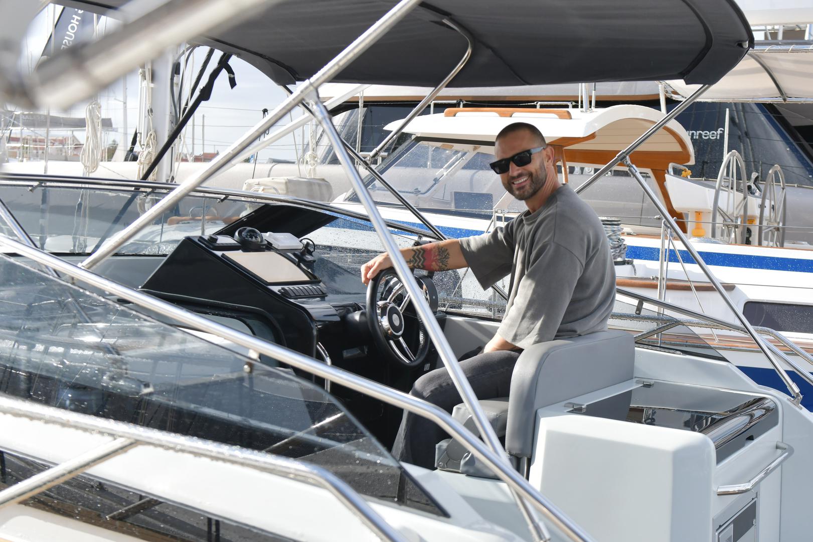 Splitski pjevač Luka Nižetić zakoračio je u svijet nautike.