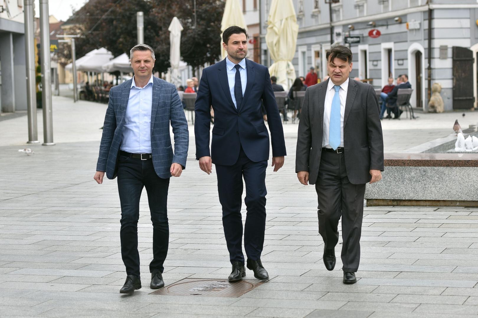 17.05.2020., Cakovec - Medjimurski demokratski savez (MDS) novi je clan Restart koalicije. Gradonacelnik Cakovca Stjepan Kovac, predsjednik SDP-a Davor Bernardic, predsjednik MDS-a Zeljko Pavlic Photo: Vjeran Zganec Rogulja/PIXSELL