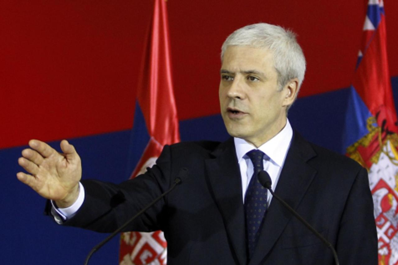 'Serbian President Boris Tadic gestures during a news conference in Belgrade December 9, 2011. European Union governments delayed a decision on granting Serbia the status of EU membership candidate at