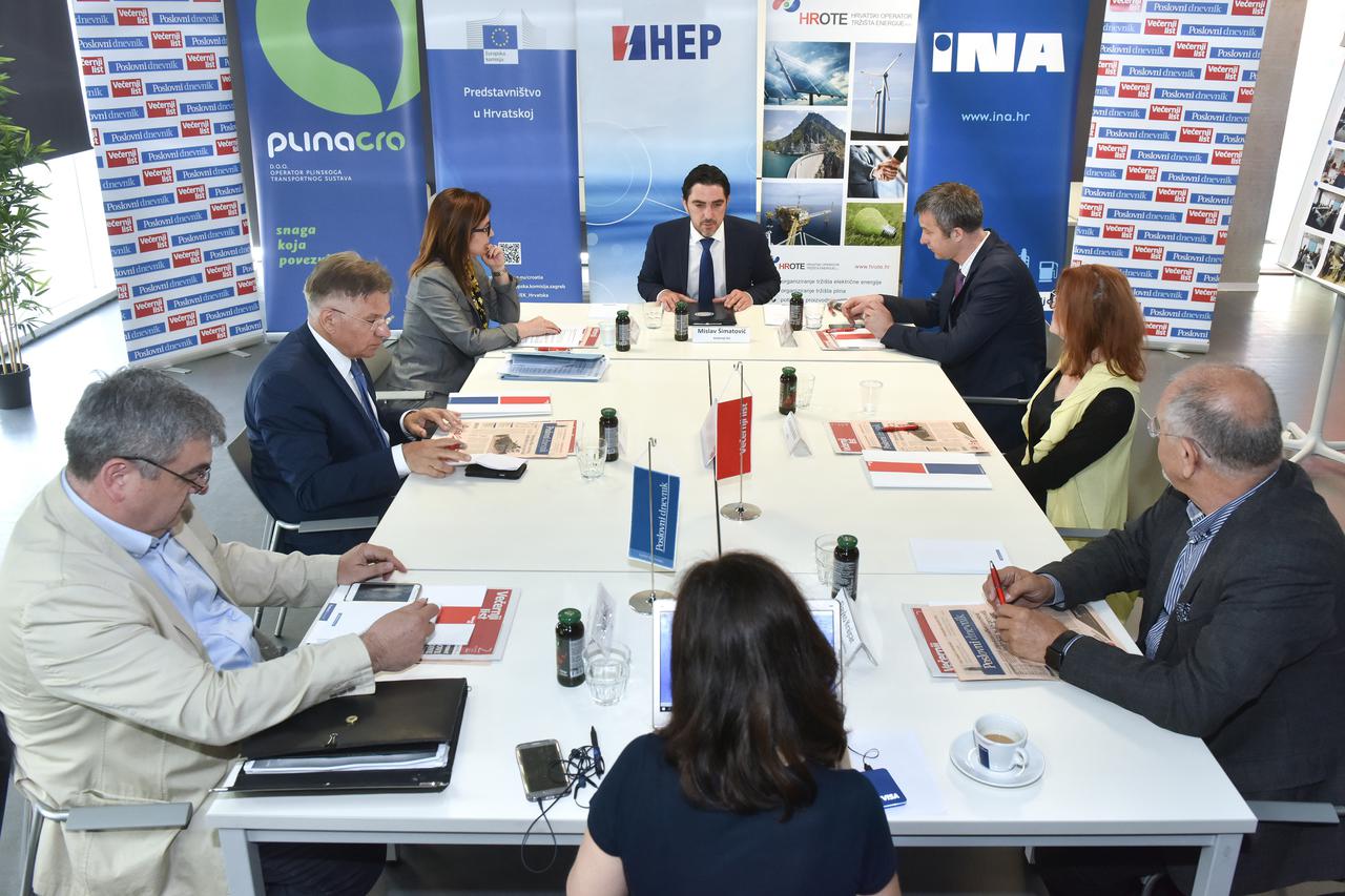 Sudionici Večernjakova okruglog stola: Ivan Šimić, Ivica Jakić, Marija Šćulac Domac, Petar Sprčić, Dubravka Brkić i Slavko Krajcar te moderator Mislav Šimatović