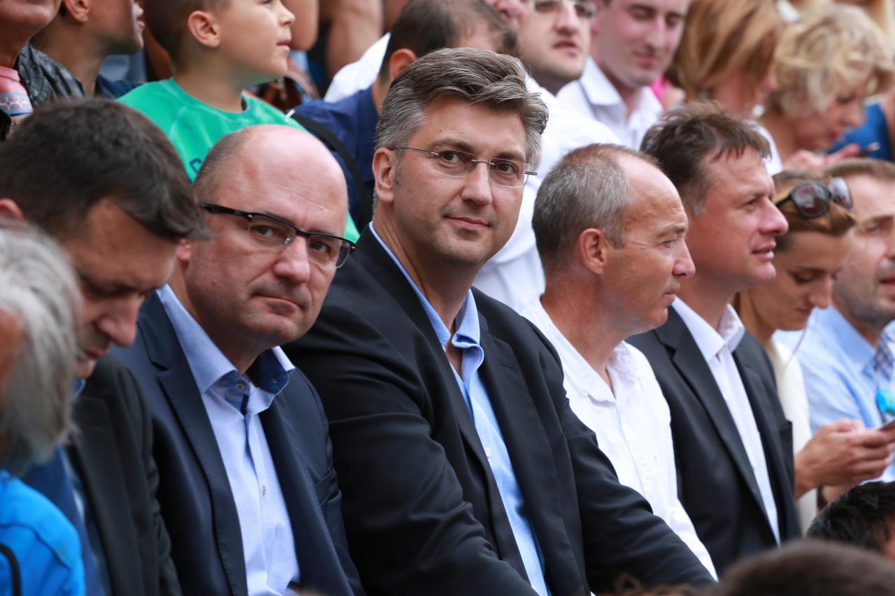 07.08.2016., Sinj - 301. Sinjska Alka. Sinjska alka je hrvatska viteska igra. Odrzava se svake godine u nedjelju u prvoj trecini mjeseca kolovoza u Sinju, na godisnjicu pobjede nad turskim osvajacima 14. kolovoza 1715. Na taj dan je 700 hrvatskih vojnika 