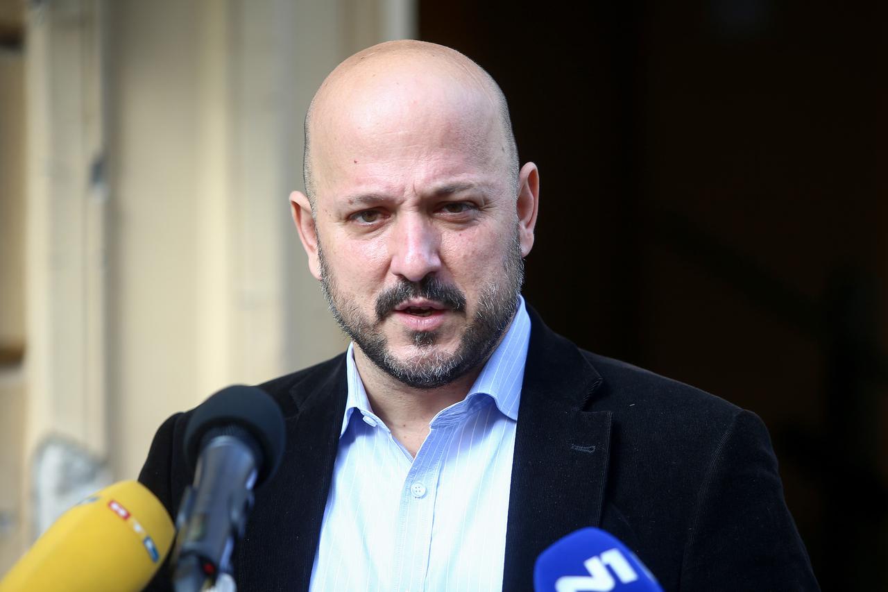 Zagreb: Gordan Maras održao konferenciju  ispred Gradske skupštine