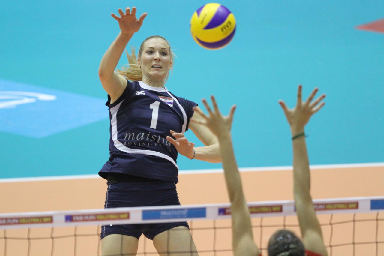 04.01.2014., Dvorana Gimnasium, Rovinj - Kvalifikacijski turnir odbojkasica za odlazak na Svjetsko prvenstvo, Hrvatska - Francuska. Senna Usic Jogunica. Photo: Nel Pavletic/PIXSELL