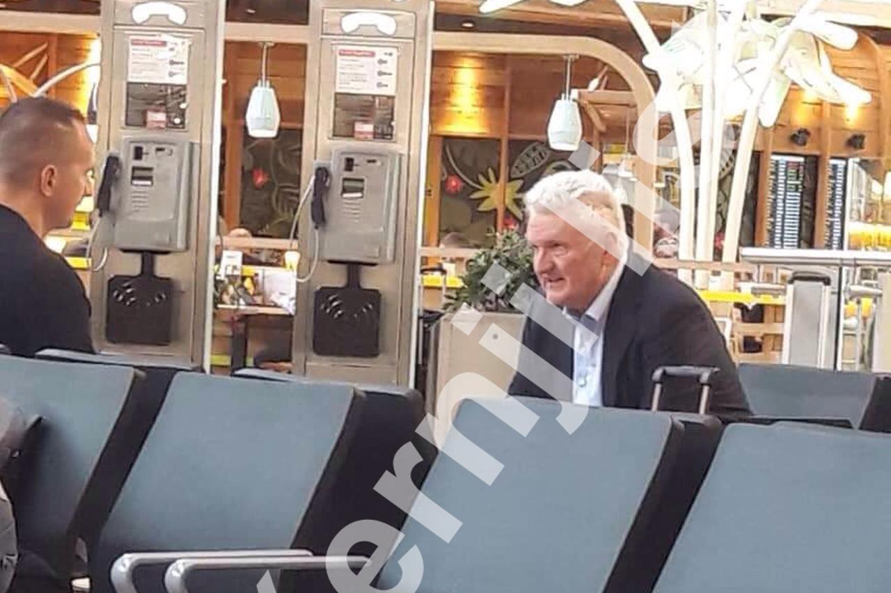 Ivica Todorić čeka zrakoplov za Zagreb u zračnoj luci u Londonu