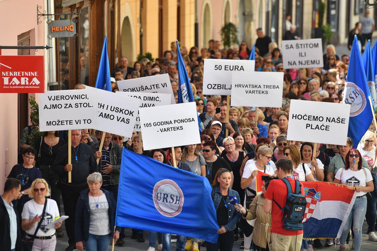 Varaždin: Prosvjedna povorka radnika Varteksa stigla u centar grada 
