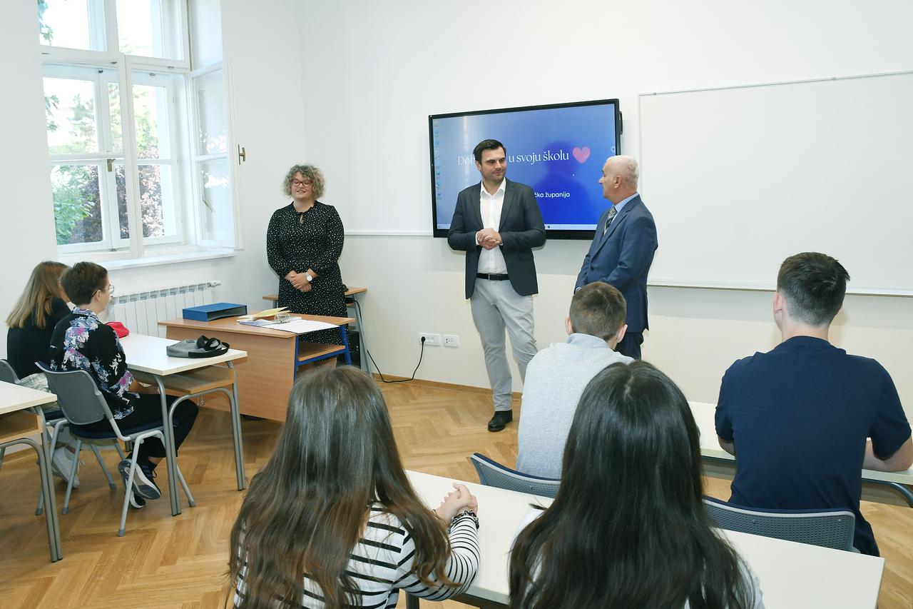 Sisačka gimnazija obnovljena je nakon potresa i otvorena za učenike