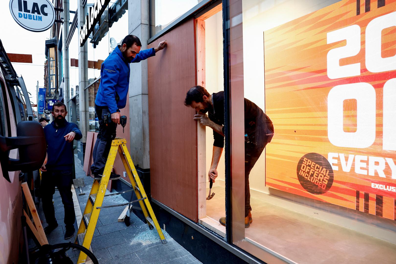 Policijski povjerenik Drew Harris za nered je okrivio "potpunu luđačku frakciju vođenu krajnje desnom ideologijom".