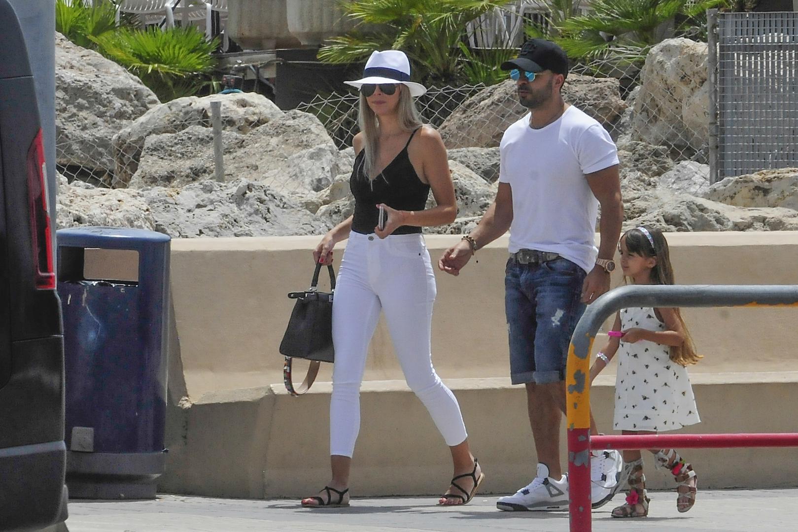 Luis Fonsi autor je pjesme "Despacito", koja je najveći hit ovog ljeta, odveo je svoje dvije najdraže dame i najveće obožavateljice na odmor.