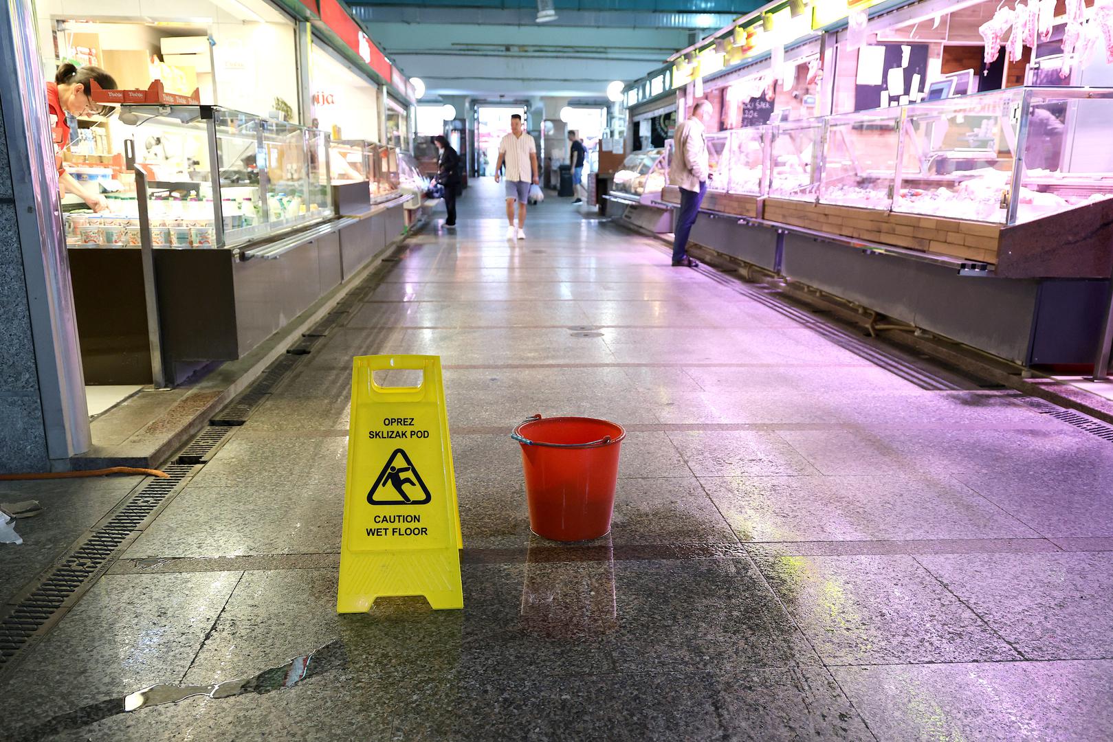 Svaka kiša pokazuje zašto je tržnici Dolac nužno potrebna obnova.