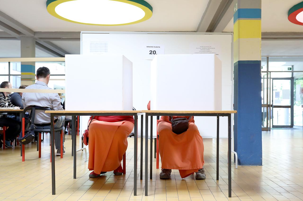 Zagreb: Građani izlaze na birališta izabrati svoje zastupnike u Europski parlament
