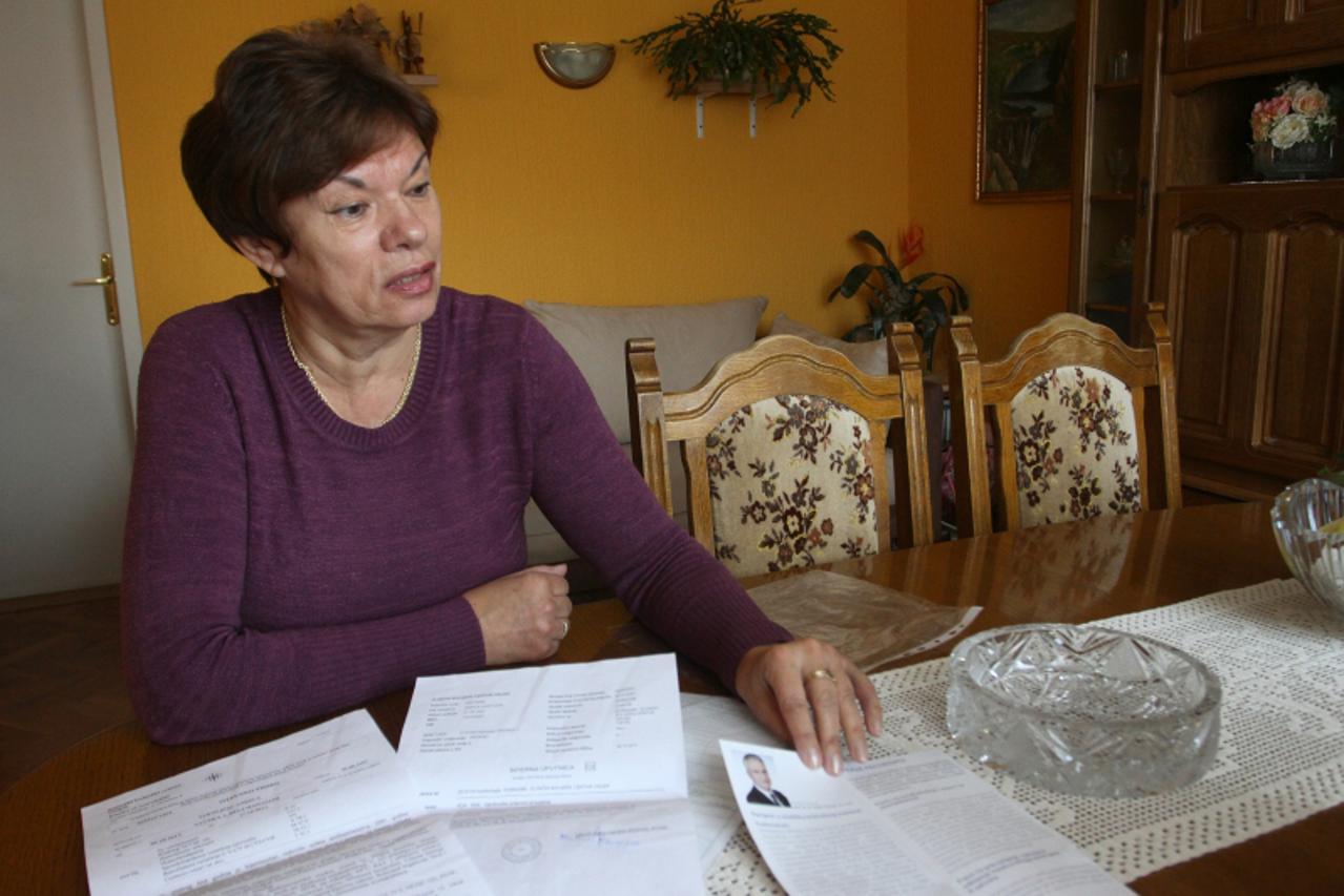 '23.10.2013,Beli Manastir,Hrvatska,Ankica Svetlicic iz belog Manastira,nezadovoljna je jelovnikom u osjeckoj bolnici,napustila je bolnicu prije vremena,pri izlasku su joj dali upitnik sa pitanjima  Ph