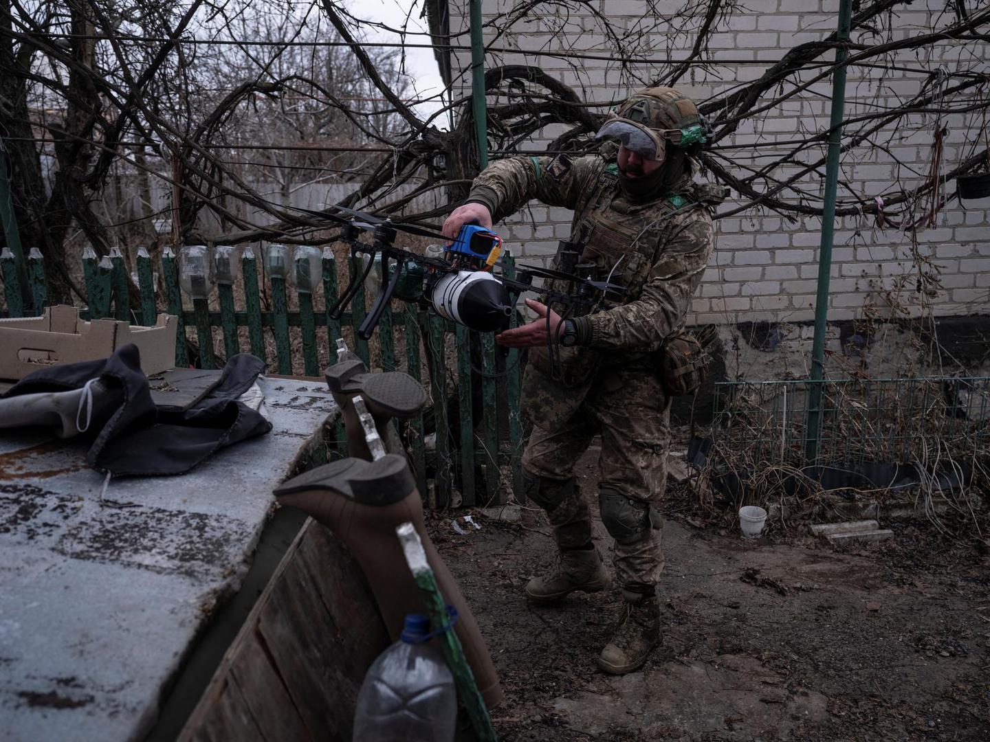 Bombardiranja, uključujući pojačane dalekometne udare, ubila su ili ranila više od 3200 djece od 24. veljače 2022. 

