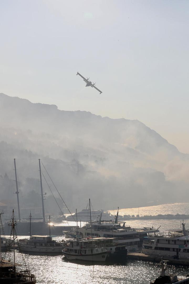 11.08.225., Krilo Jesenice - Veliki požar iznad Krila Jesenice gasi više od 100 vatrogasaca Photo: Ivo Cagalj/PIXSELL