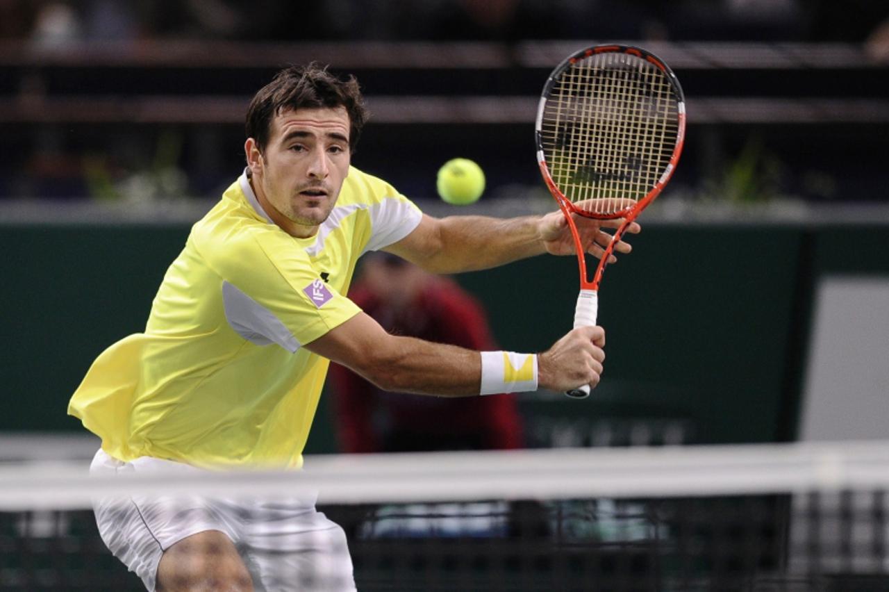 'Croatia\'s Ivan Dodig returns the ball to Serbia\'s Novak Djokovic during their Paris Tennis Masters Series indoor tournament tennis match on November 9, 2011 at the Bercy Palais-Omnisport (POPB) in 