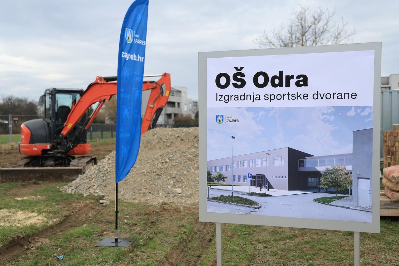 Zagreb: Tomislav Tomašević sa suradnicima obilježio početak radova na izgradnji nove školske sportske dvorane