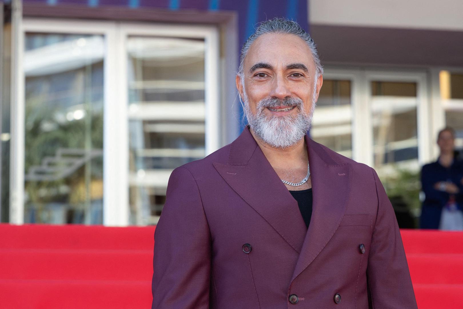 Njega je utjelovio Selim Bayraktar, a kad vidite kako glumac izgleda danas, ostat ćete bez teksta. Naime, Selim ima 50 godina, a za razliku od serije njeguje potpuno drugi imidž.