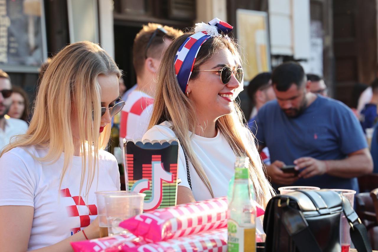 Osijek: Gledanje utakmice Hrvatska - Španjolska