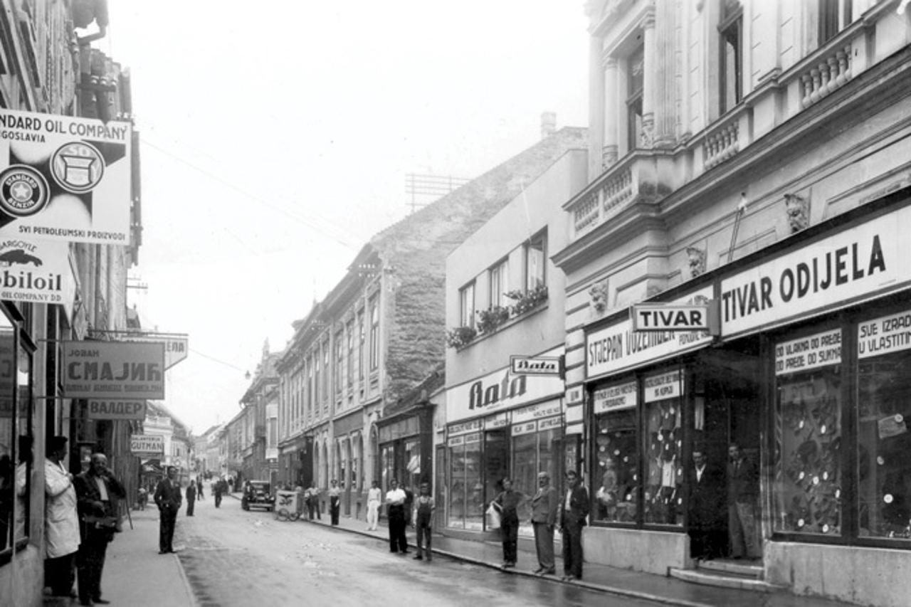Vukovar je 1934. godine postao jako industrijsko središte. Trgovina cipela Bata među brojnim dućanima