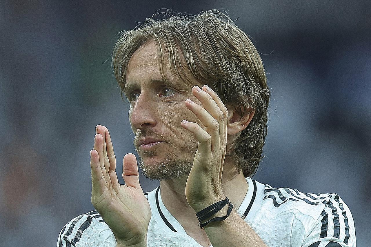 Madrid: Emotivan rastanak Luke Modrića s Real Madridom pred tisućama navijača