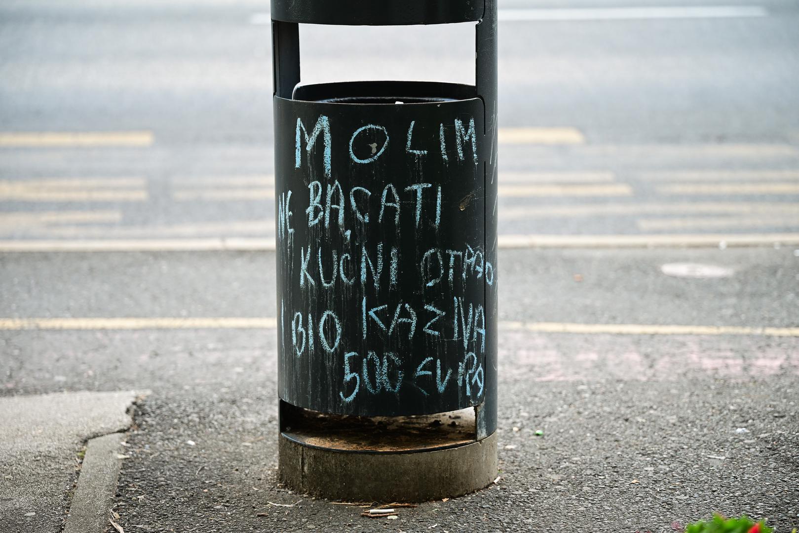 Sasvim drukčija poruka dočekala je građane na kanti za smeće ispred jednog stambenog kompleksa.