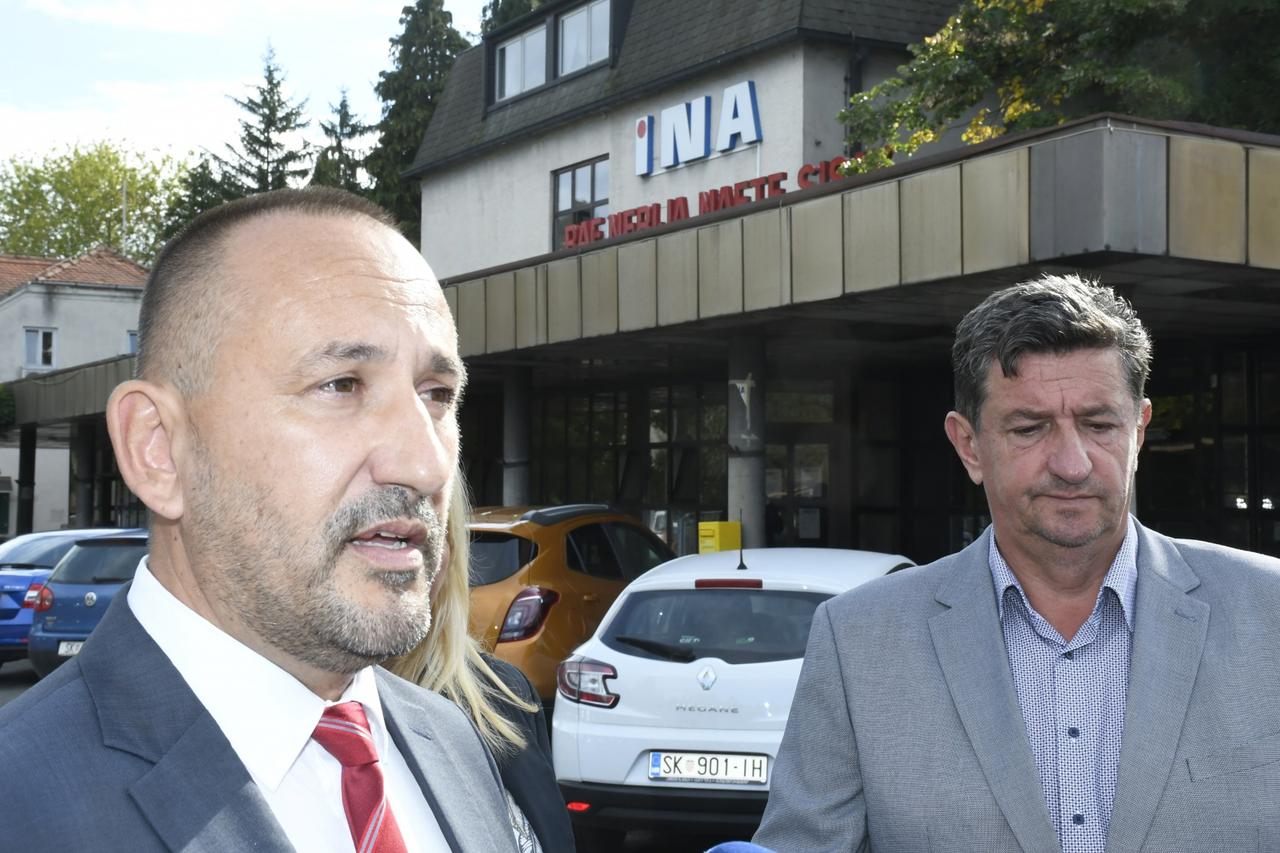 Željko Sačić i Hrvoje Zekanović održali konferenciju ispred Rafinerije Sisak
