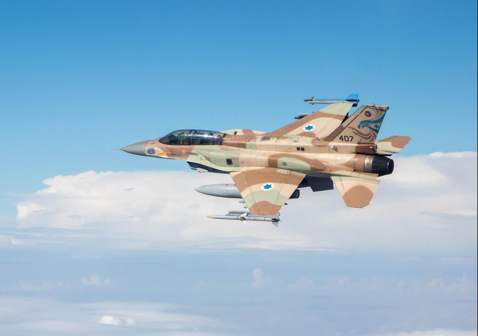 Barak je znatno modernizirana verzija Lockheed Martinova F-16 C/D, u kojemu se nalazi izraelska avionika, samoobrambeni sustavi, radari i napredni projektili “zrak-zrak” poput Python 4 i 5, te projektili “zrak-zemlja” Popeye i Spice. Ima znatno povećan domet i nosi 7,5 tona oružja