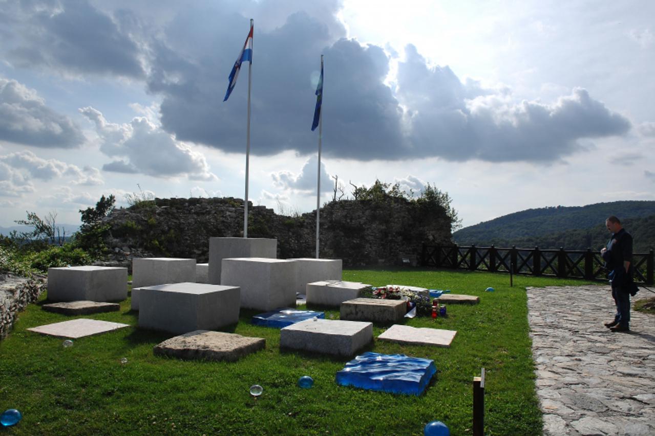 'Zagreb, medvedgrad   25.06.2009. Stari grad medvedgrad na Sljemenu polako propada nakon razdoblja u kojem je bio u centru pozornosti i mjesto odavanja pocasti poginulim kroz povijest.  Photo: Patrik 