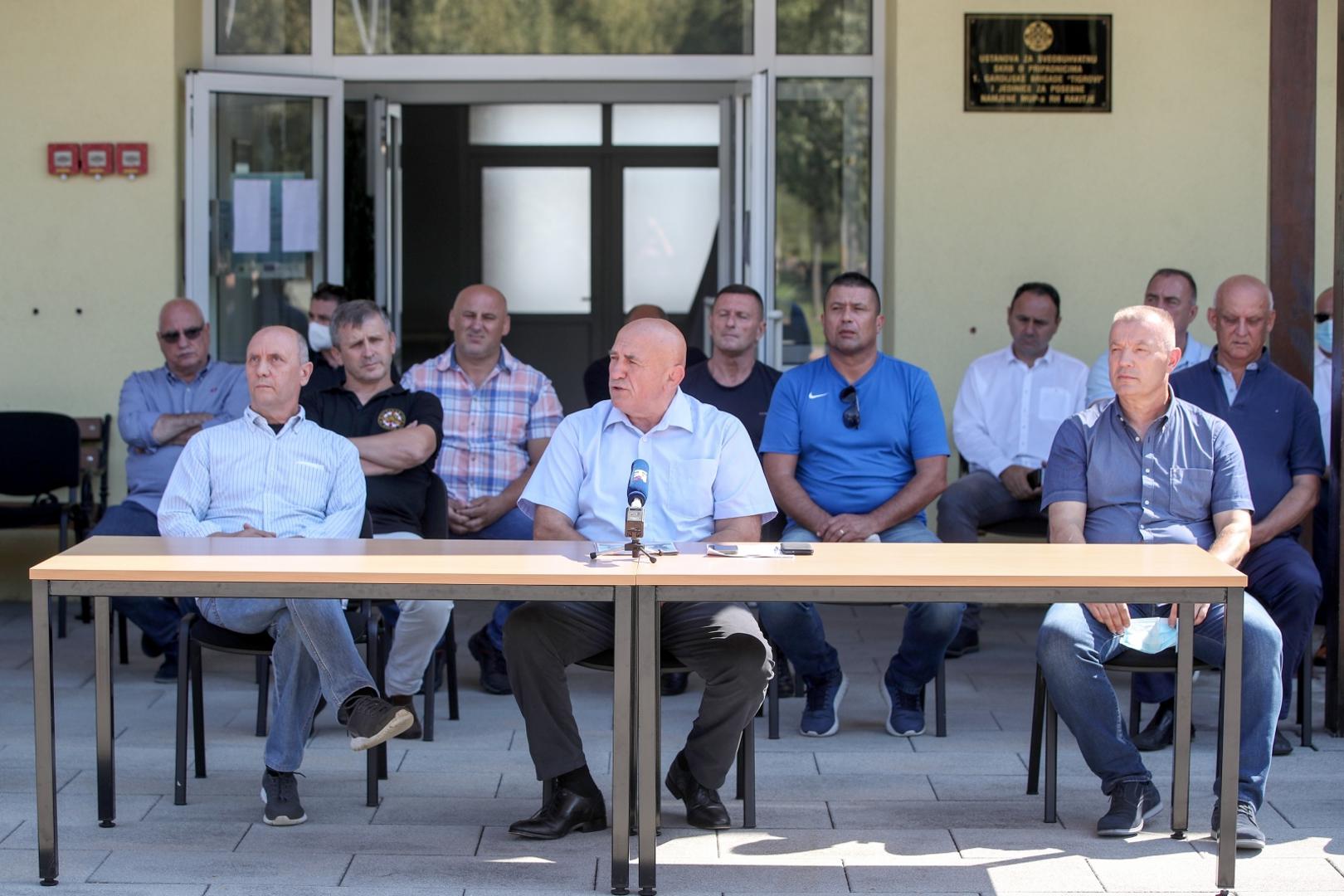 29.08.2020., Zagreb - Konferencija za medije s osvrtom hrvatskih branitelja – ratnih zapovjednika na trenutno stanje u drzavi te kontekst u kojem se aktualni dogadjaji odvijaju. Takodjer su iznijeli svoj  stav o politici predsjednika Vlade Andreja Plenkovica i postupcima potpredsjednika Vlade i ministra hrvatskih branitelja Tome Medveda. Ljubo Cesic Rojs. Darko Rukavina, Josip Lucic, Mladen Kruljac.Photo: Igor Kralj/PIXSELL