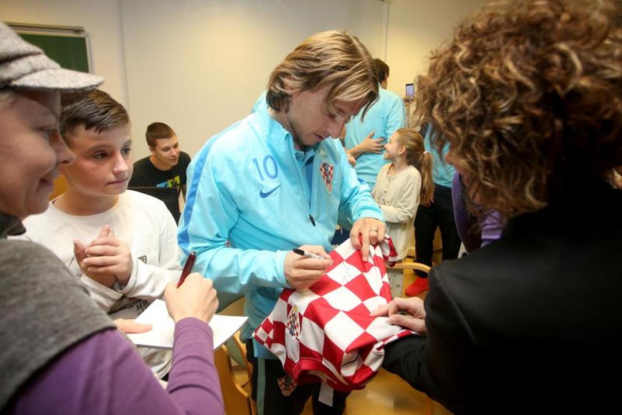 Hrvatska nogometna reprezentacija, vatreni u posjedi djeci u bolnici KBC Zagreb