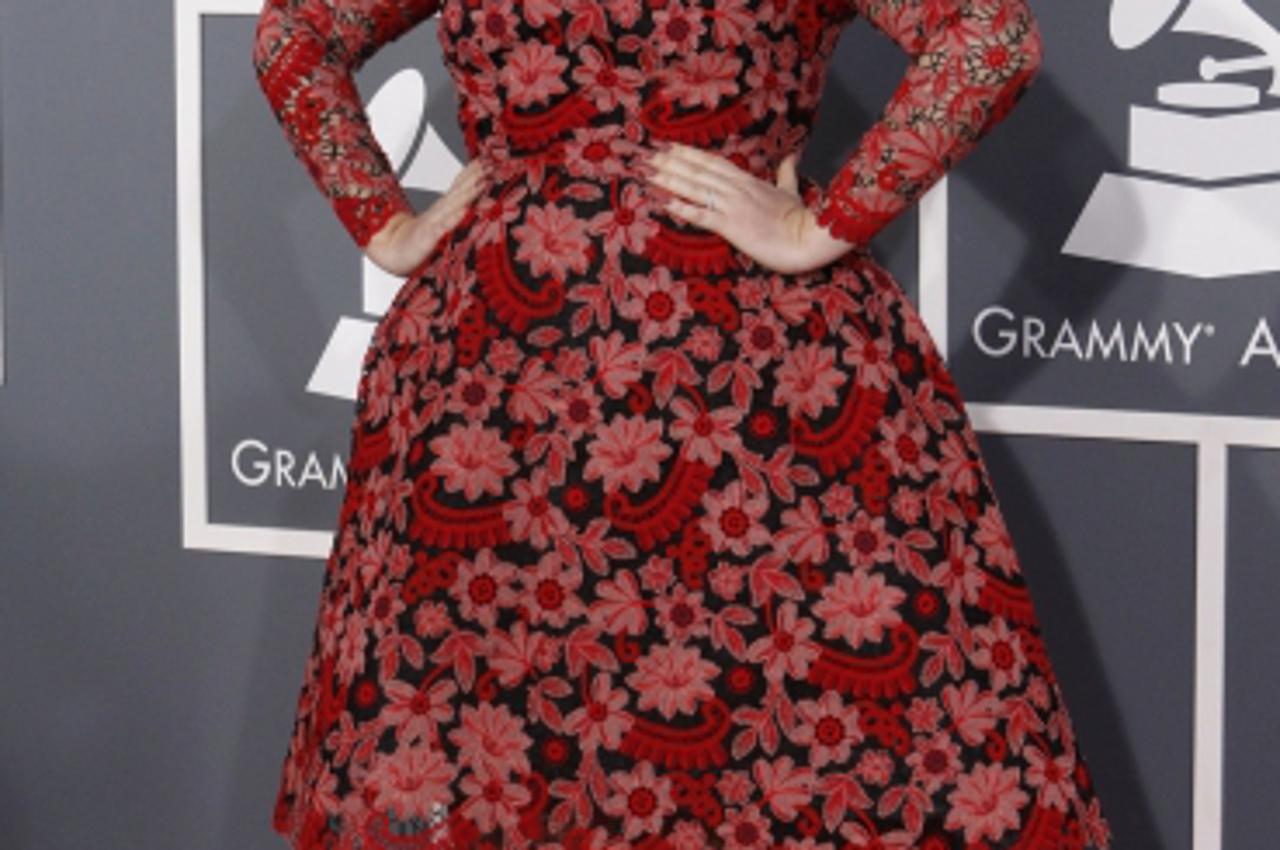 'Singer Adele poses as she arrives at the 55th annual Grammy Awards in Los Angeles, California February 10, 2013.   REUTERS/Mario Anzuoni (UNITED STATES  - Tags: ENTERTAINMENT)  (GRAMMYS-ARRIVALS)'