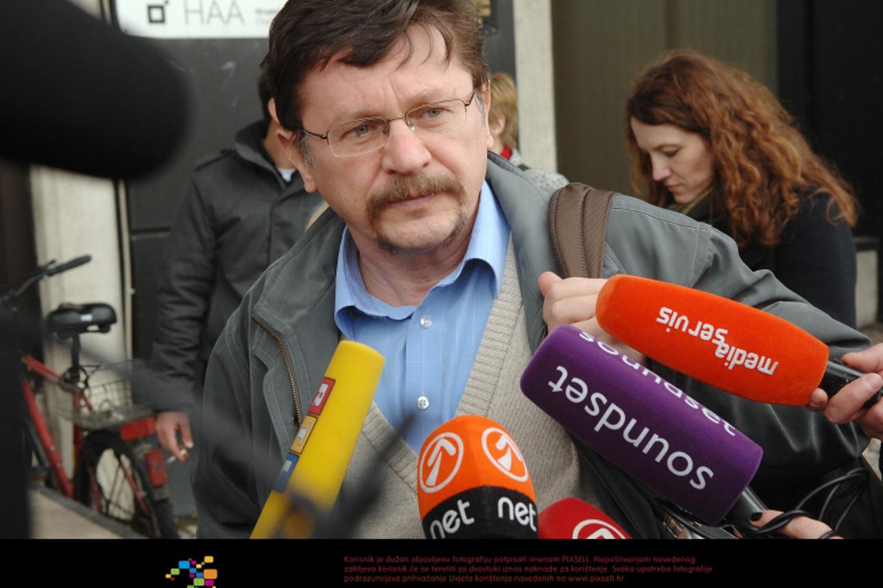 '23.02.2012., Zagreb - Vilim Ribic daje novinarima izjavu o problemima proizvodjaca mlijeka. Photo: Davor Visnjic/PIXSELL'