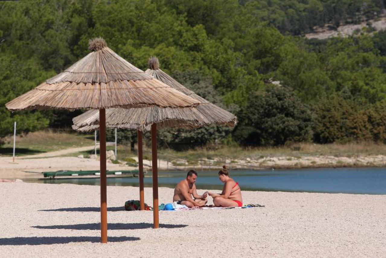 Novaljska plaža zrće na prvi dan jeseni (1)