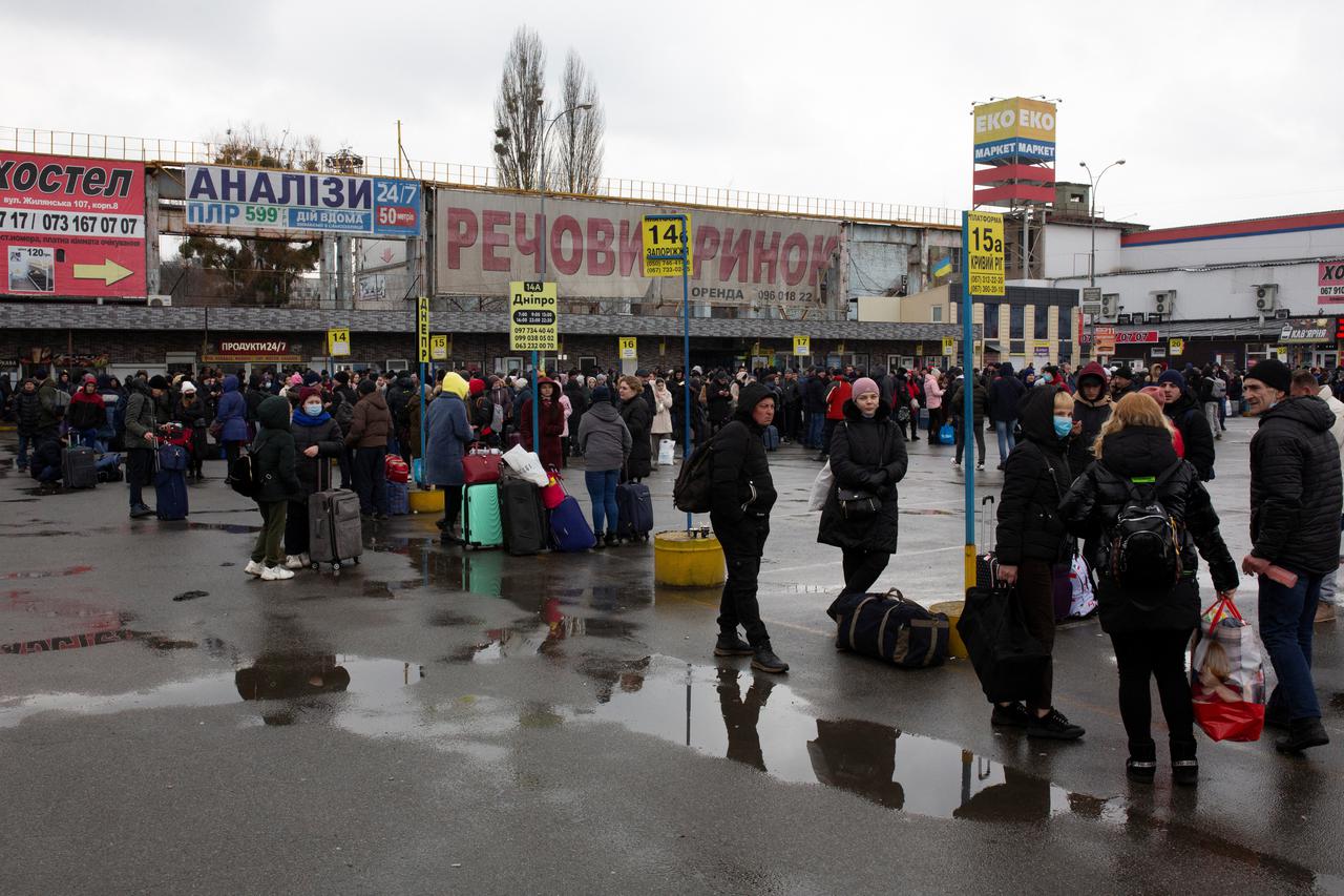 Gužve na autobusnom kolodvoru: Građani u strahu bježe iz Kijeva
