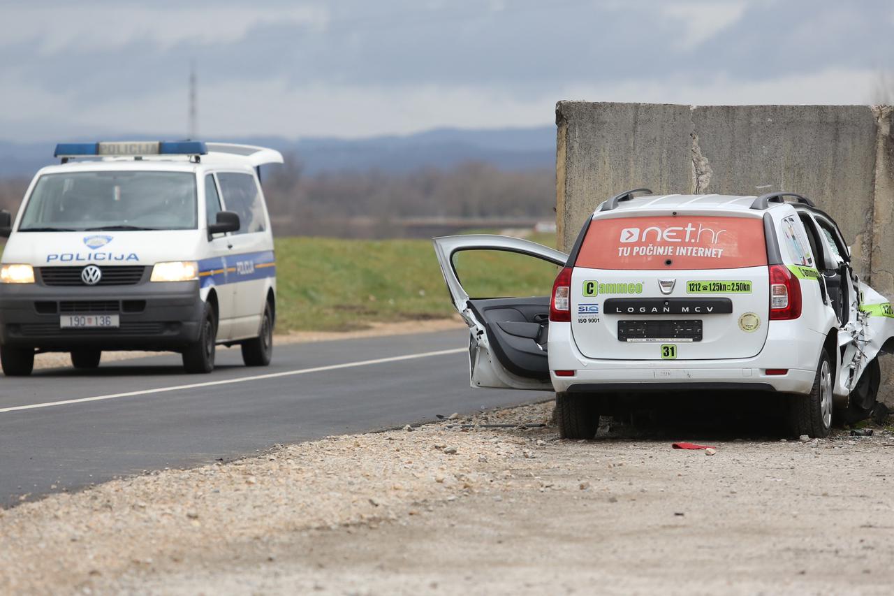 Zagreb: Sletio s ceste u vozilu taksi Cammea, zabio se u zid i poginuo