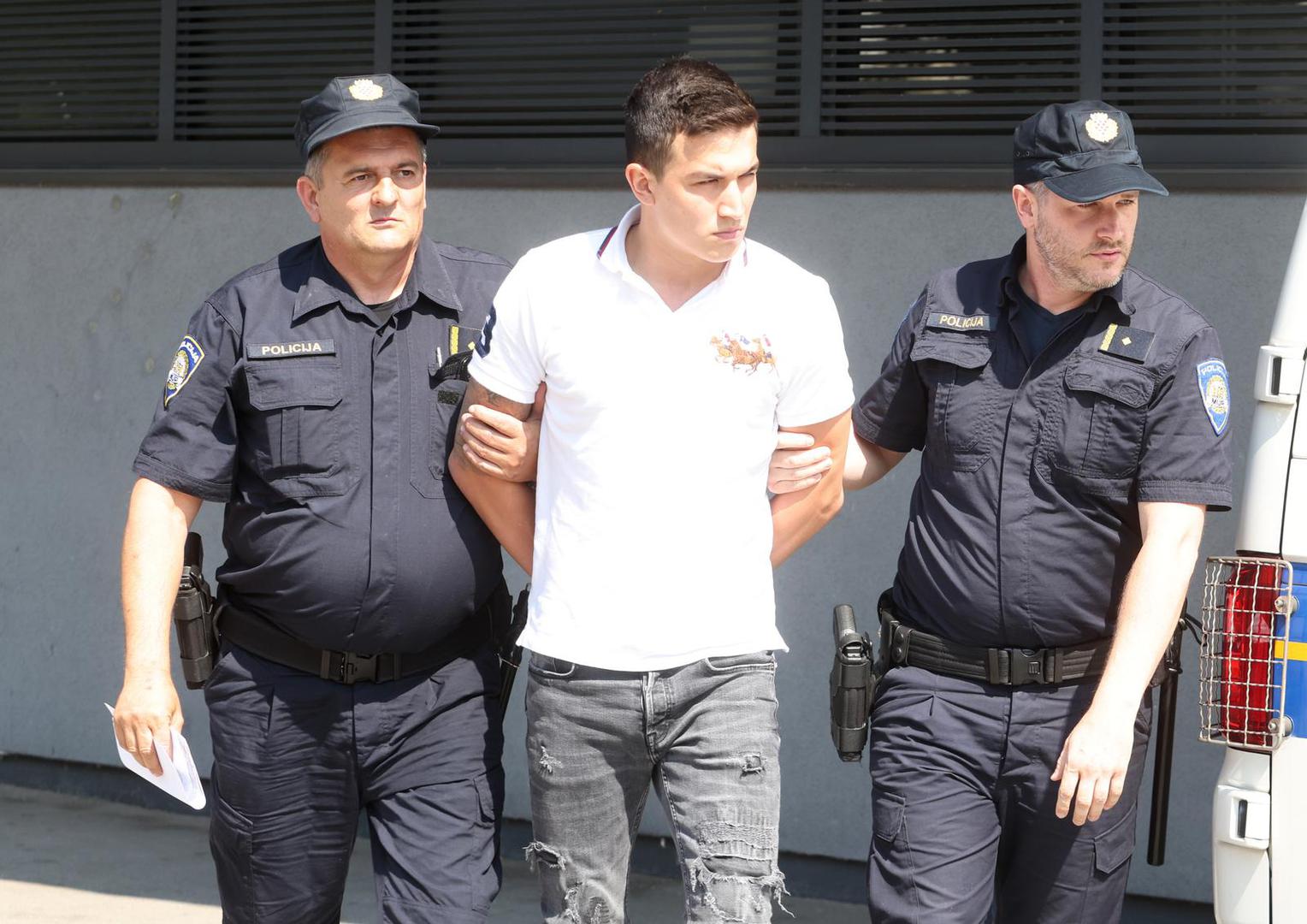 18.06.2023.,Zagreb - Jana Ehrlich, mladic osumnjicen za nalet na pjesake u petak navecer na parkiralistu trgovackog centra Supernova u Buzinu doveden na ispitivanje u Opcinsko drzavno odvjetnistvo u Novom Zagrebu  Photo: Boris Scitar/PIXSELL