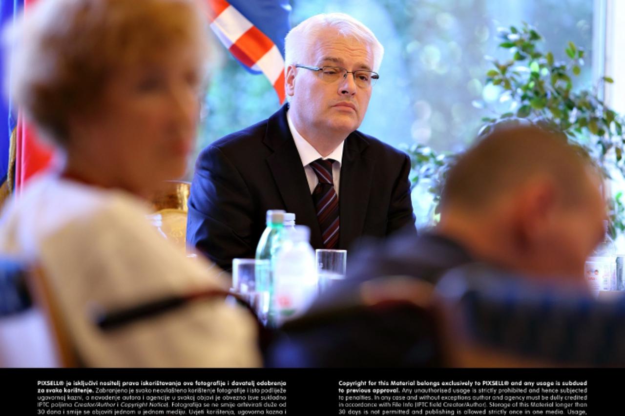 '01.01.2000., Zagreb -  Predsjednik Republike Hrvatske, Ivo Josipovic odrzao je u Uredu predsjednika tematsku sjednicu Vijeca za socijalnu pravdu s temom problematike civilnih zrtava rata u RH. Photo: