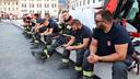FOTO Umorni heroji: Pogledajte vatrogasce nakon noći užasa