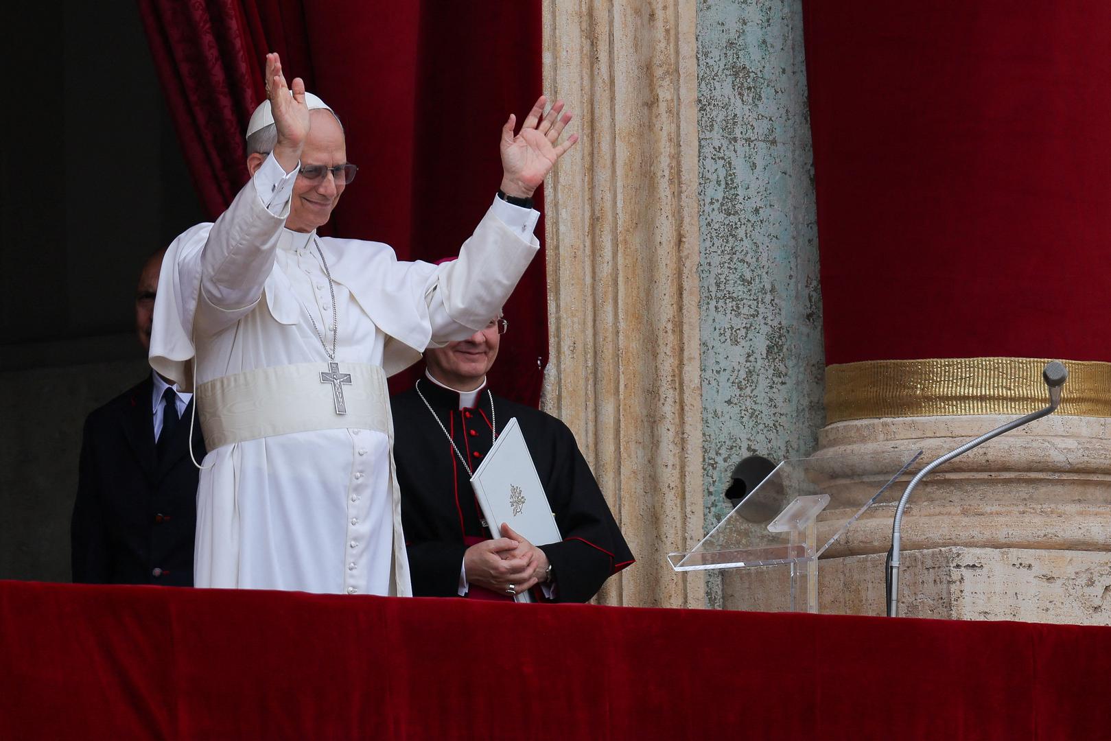 Na Trgu se okupilo više od 150.000 vjernika iz cijeloga svijeta, a atmosfera je bila ispunjena emocijama i očekivanjima. 
