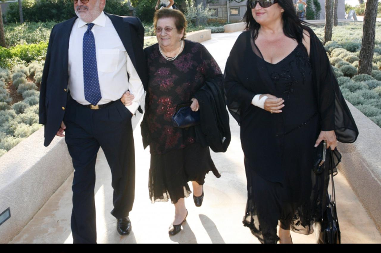 \'15.09.2007., Crveni otok - Vjencanje Ivane Nobilo i Tonyja Cetinskog. Mirko, Maria i Vinka Cetinski, otac, baka i majka popularnog pjevaca.  Photo: Zeljko Lukunic/PIXSELL\'