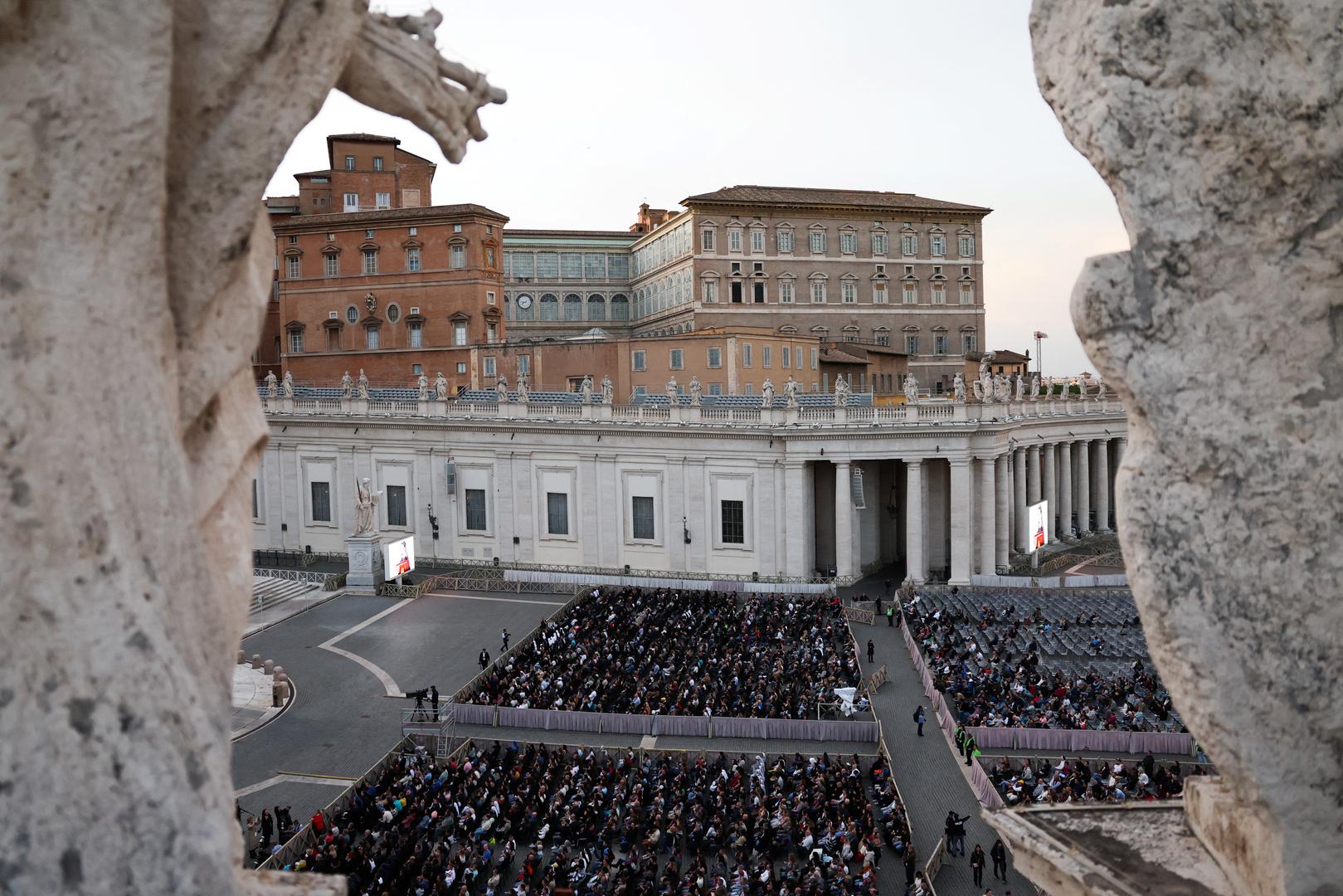 Faithful attend a rosary for Pope Francis, following the death of the pontiff, in St. Peter's square, at the Vatican, April 21, 2025. REUTERS/Claudia Greco Photo: CLAUDIA GRECO/REUTERS
