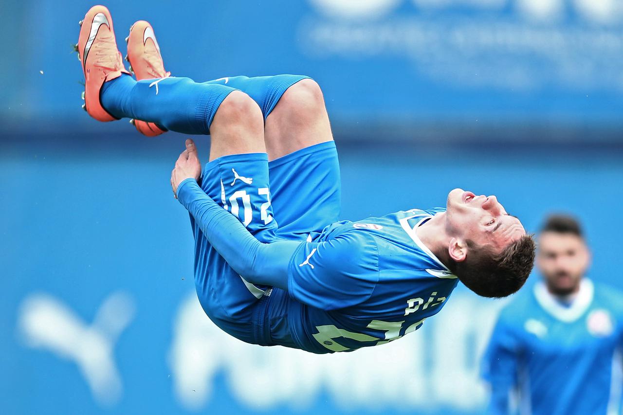 13.03.2016., stadion Maksimir, Zagreb - MAXtv 1. HNL, 27. kolo, GNK Dinamo - NK Lokomotiva. Marko Pjaca nakon sto je zabio drugi gol napravio je salto. Photo: Sanjin Strukic/PIXSELL