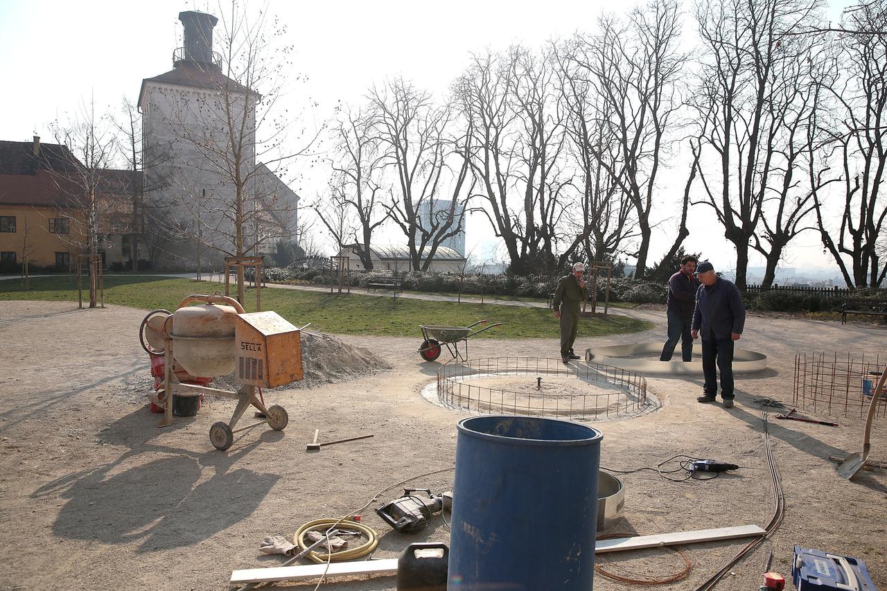 20.03.2015., Zagreb - Na Vranicanijevoj poljani su poceli radovi na postolju spomenika Djecak koji ce biti premjesten iz parka Gric. Spomenik je na restauraciji, a planirano je da bude postavljen za otprilike dva tjedna. Photo: Patrik Macek/PIXSELL