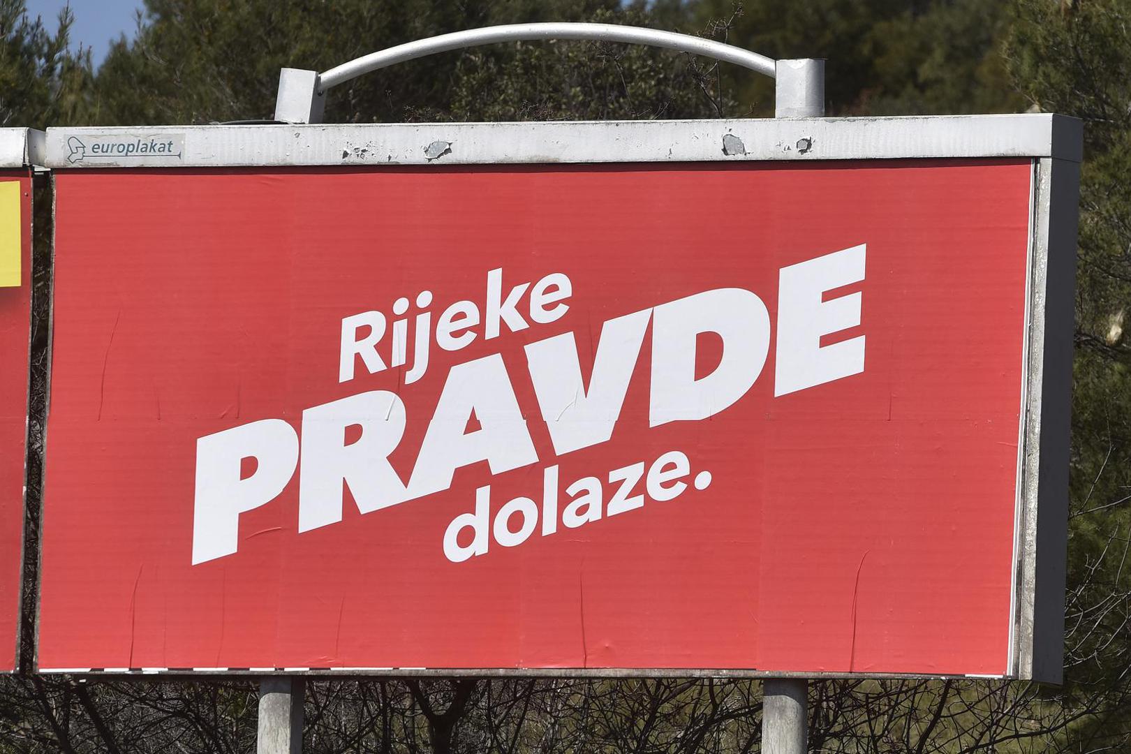 SPD-u je u kampanji zabranjeno korištenje imena njihova kandidata za premijera pa su na plakatima istaknute samo te tri riječi
